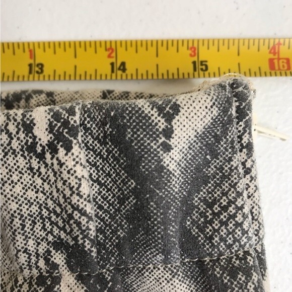 She + Sky Python Reptile Print Skinny Pants Cream Gray Black Side Zip Small - Picture 6 of 12